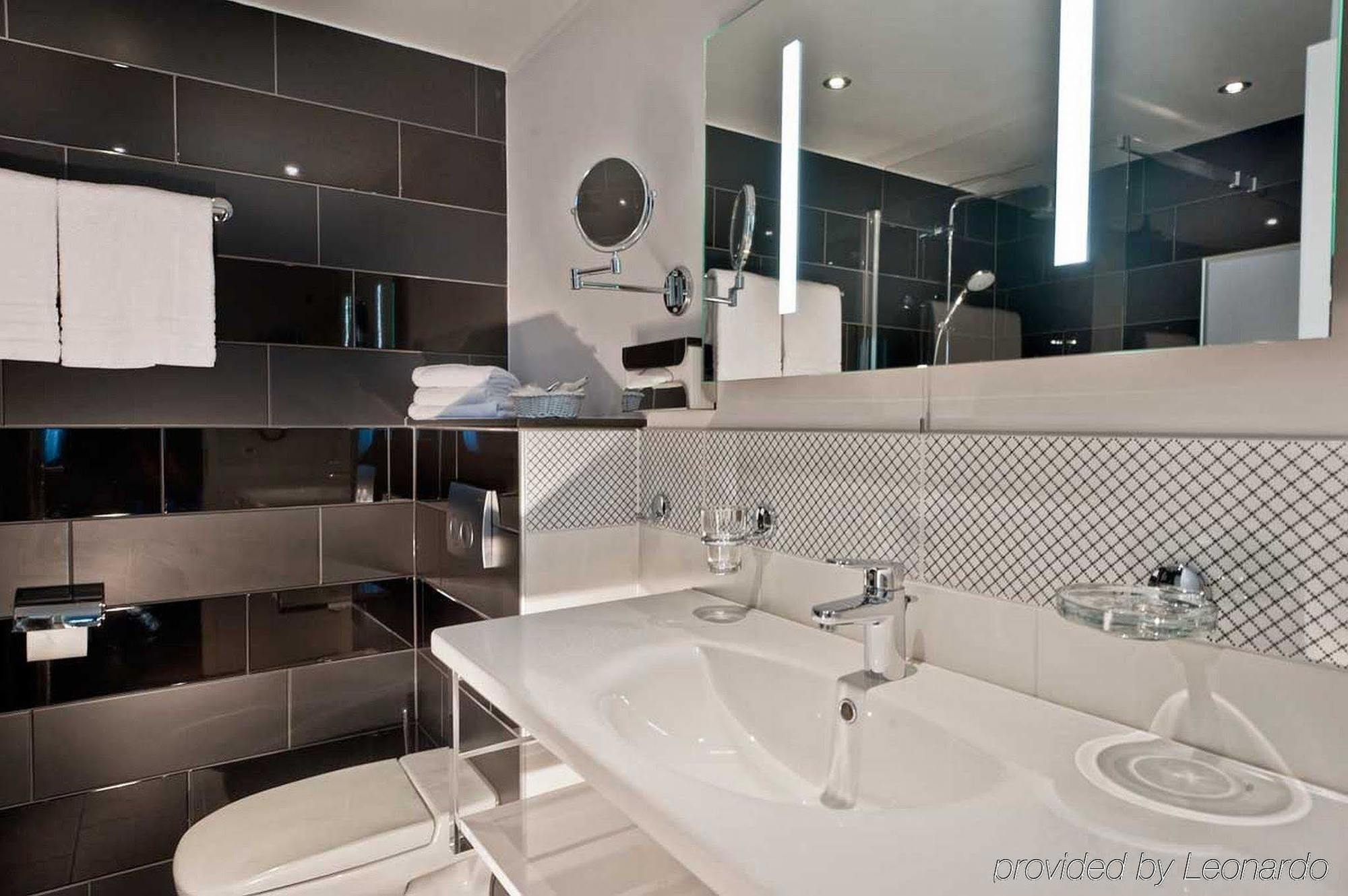 Hotel Wyndham Duisburger Hof 4*